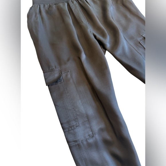 Cinq a Sept Giles black elastic waist silky smooth cargo jogger Pants size small - Picture 6 of 10